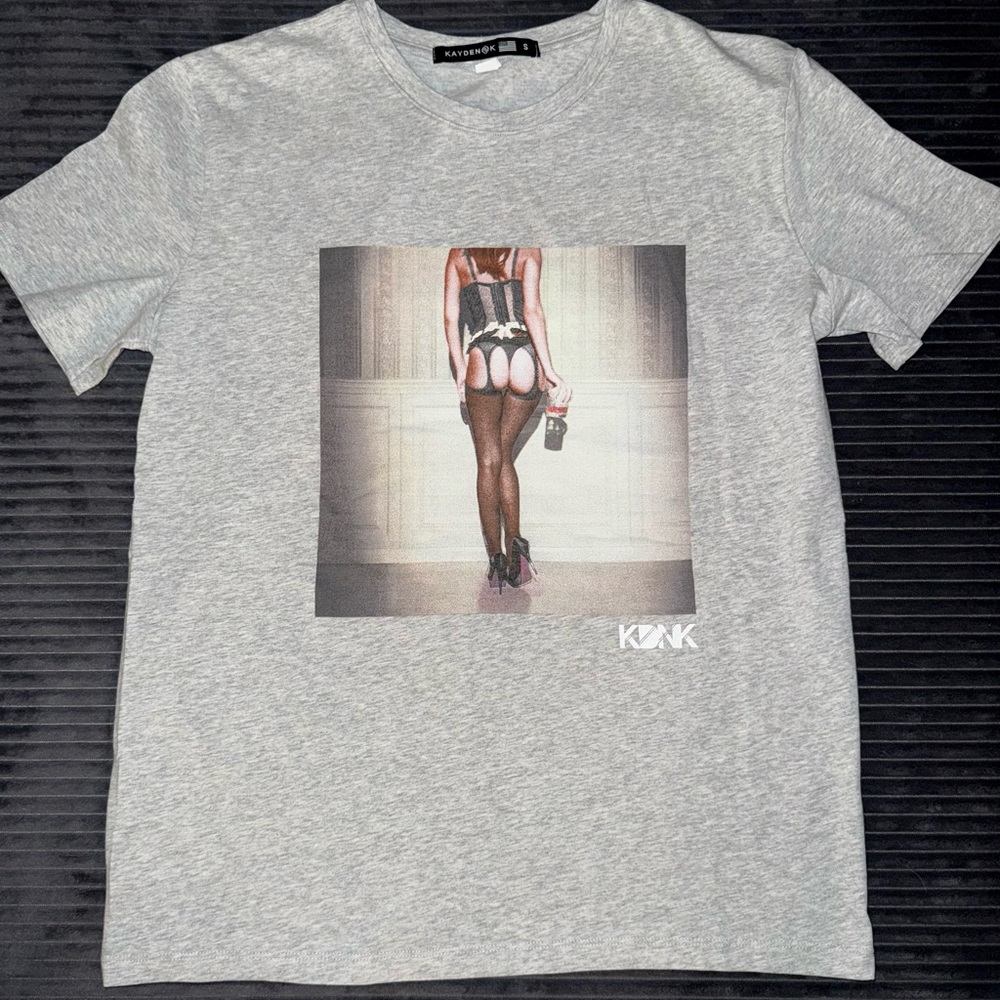 KDNK Kayden K Gray Graphic Tee Pin-up Girl, short sleeve